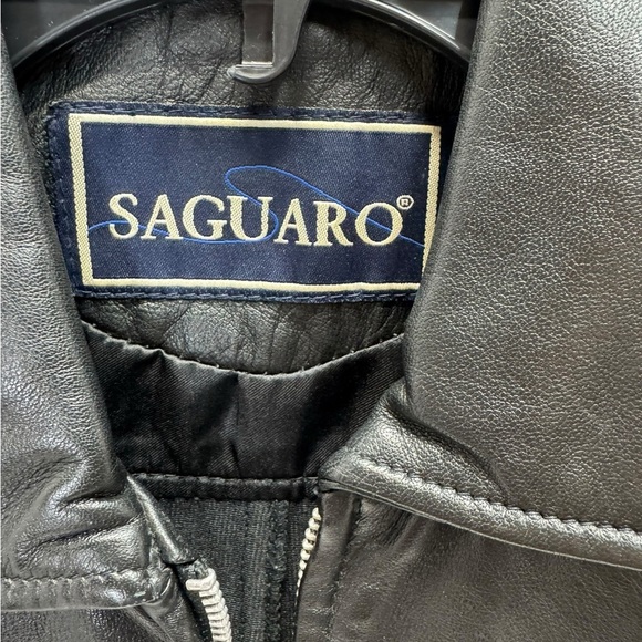 Saguaro.  Vintage .Black Leather Vest with Zipper Closure and Pointed Collar - Picture 4 of 12
